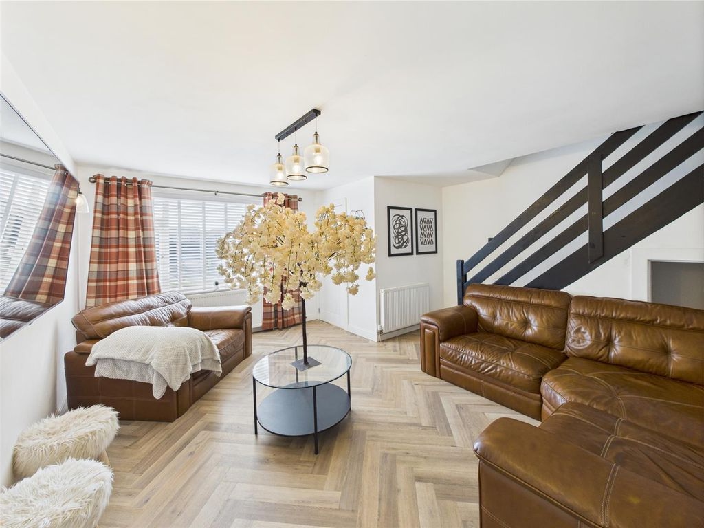 Property photo 2 of 23 Cam01258G0-Pr0086-Still003.Jpg