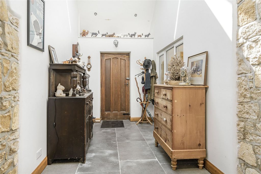 Property photo 2 of 16 Entrance Hall