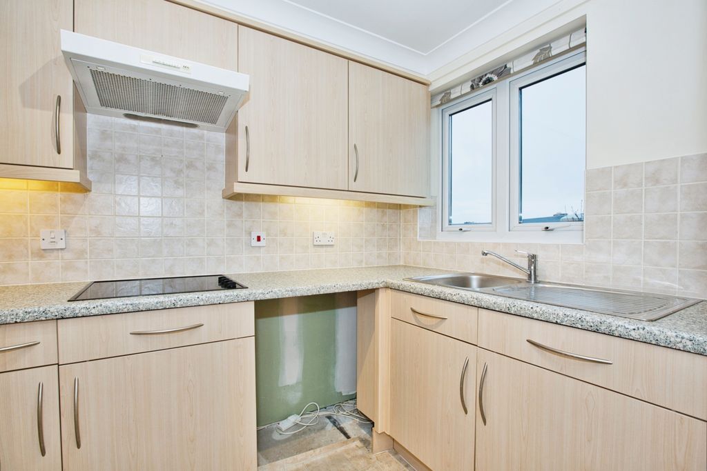 Property photo 1 of 10 Kitchen