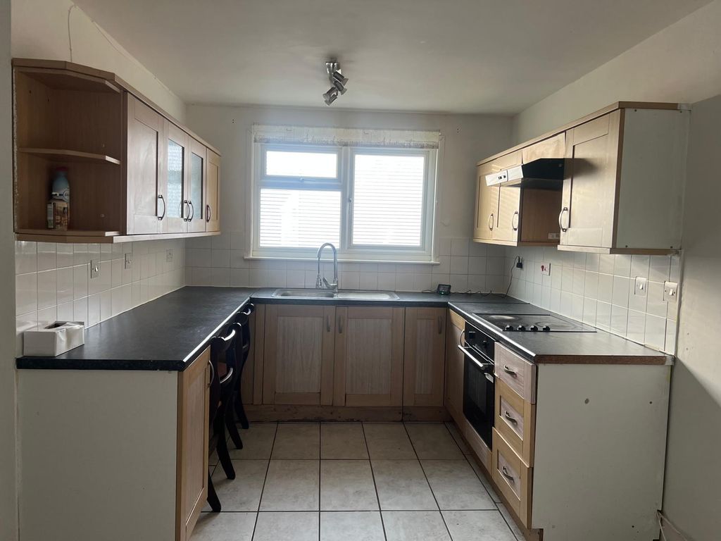 Property photo 2 of 5 Kitchen