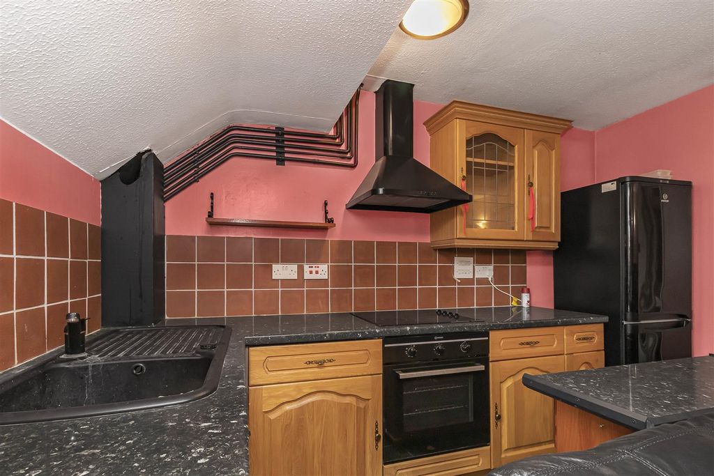 Property photo 3 of 8 10_47510.Jpg