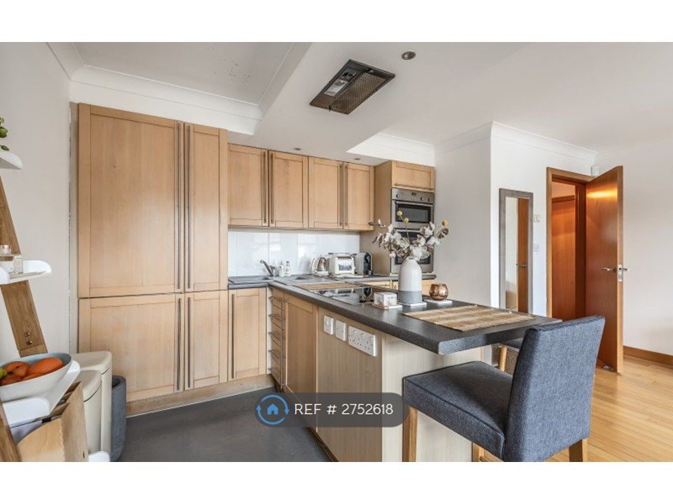 Property photo 3 of 11 Kitchen And Breakfast Bar