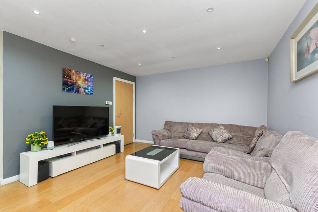 Property photo 3 of 30