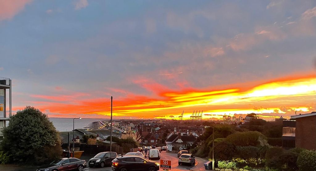 Property photo 2 of 17 15d796d2-2c27-4B69-Badf-8F5E5A14487E