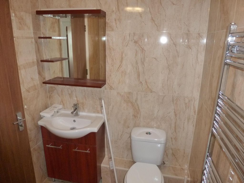 Property photo 3 of 6 Bathroom