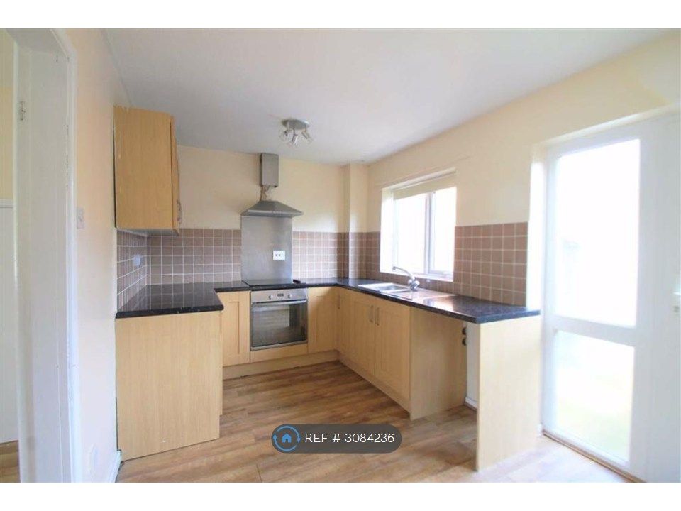 Property photo 2 of 9 Kitchen