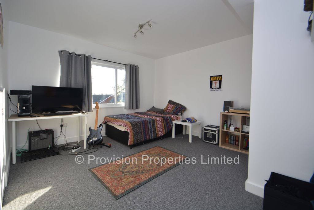 Property photo 3 of 17 Photo