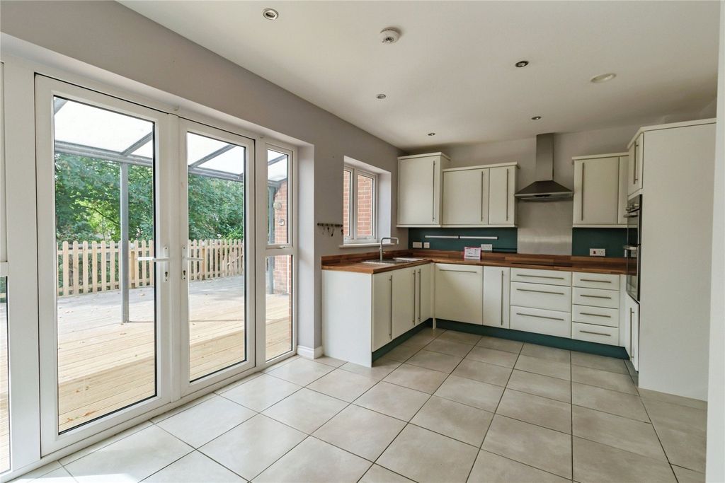 Property photo 3 of 15 Kitchen/Diner