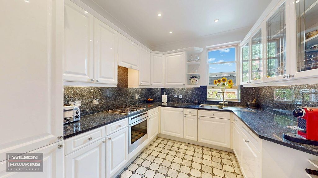 Property photo 2 of 18