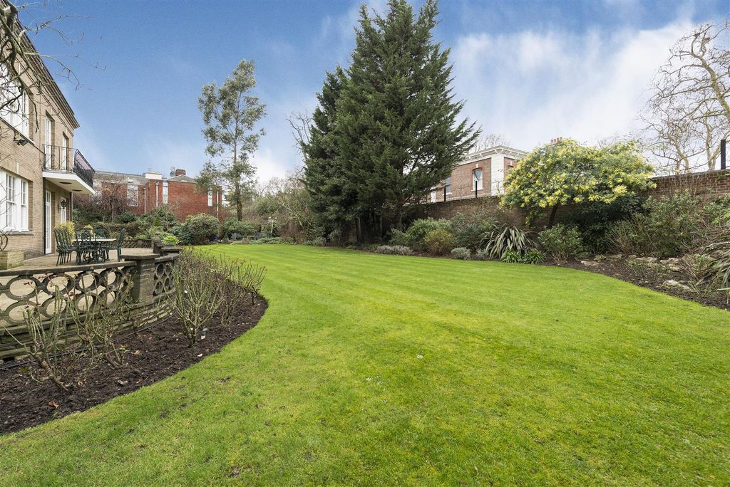 Property photo 2 of 3 34 Avenue Road 363315 Gdn1_Rgb.Jpg