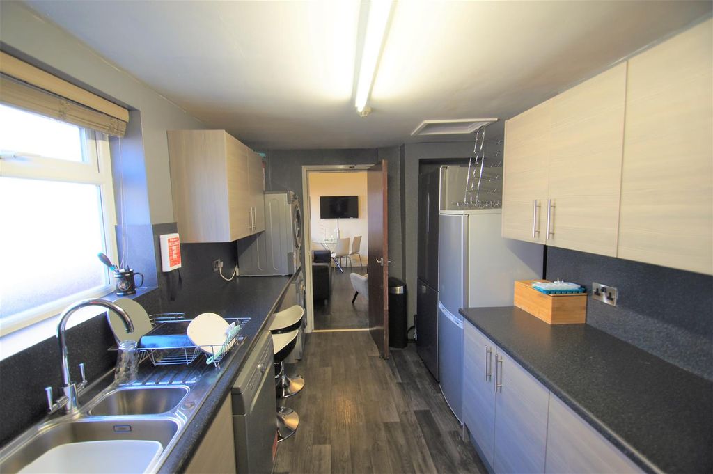 Property photo 2 of 37