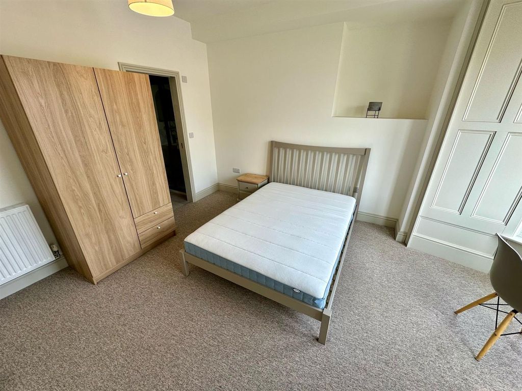 Property photo 3 of 10 886_3.Jpg