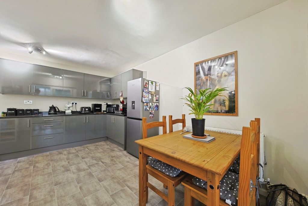 Property photo 3 of 13 4573237