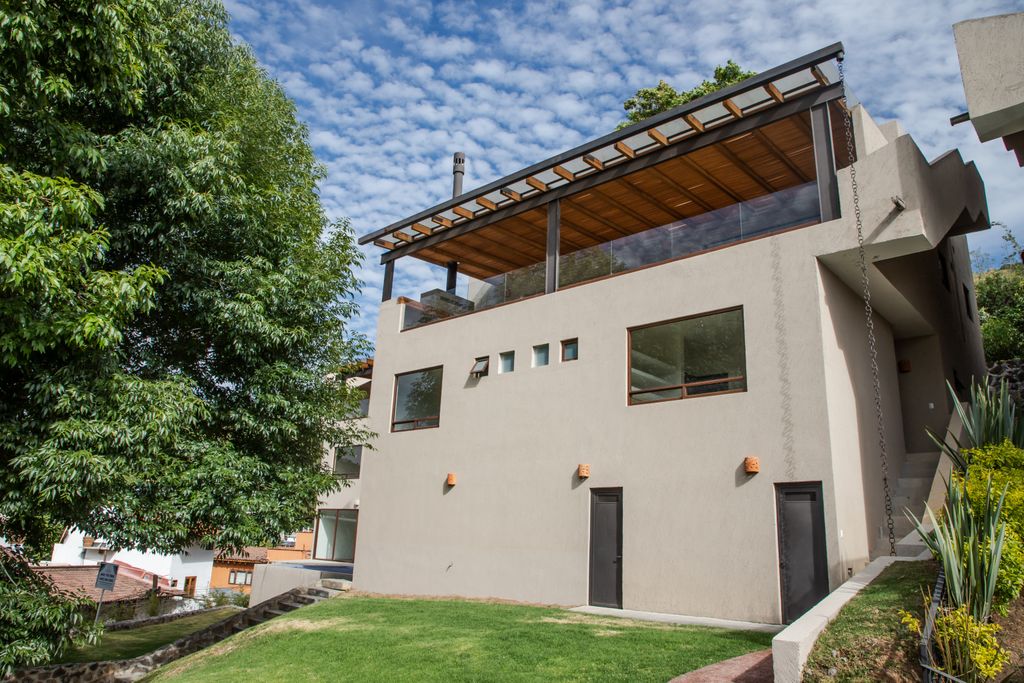 Property photo 2 of 23