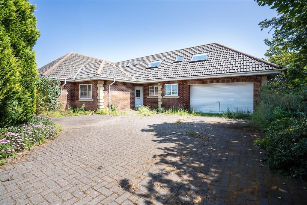 Property photo 1 of 9 External