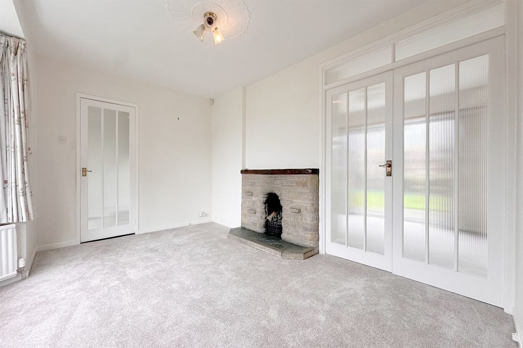 Property photo 2 of 22 Lounge