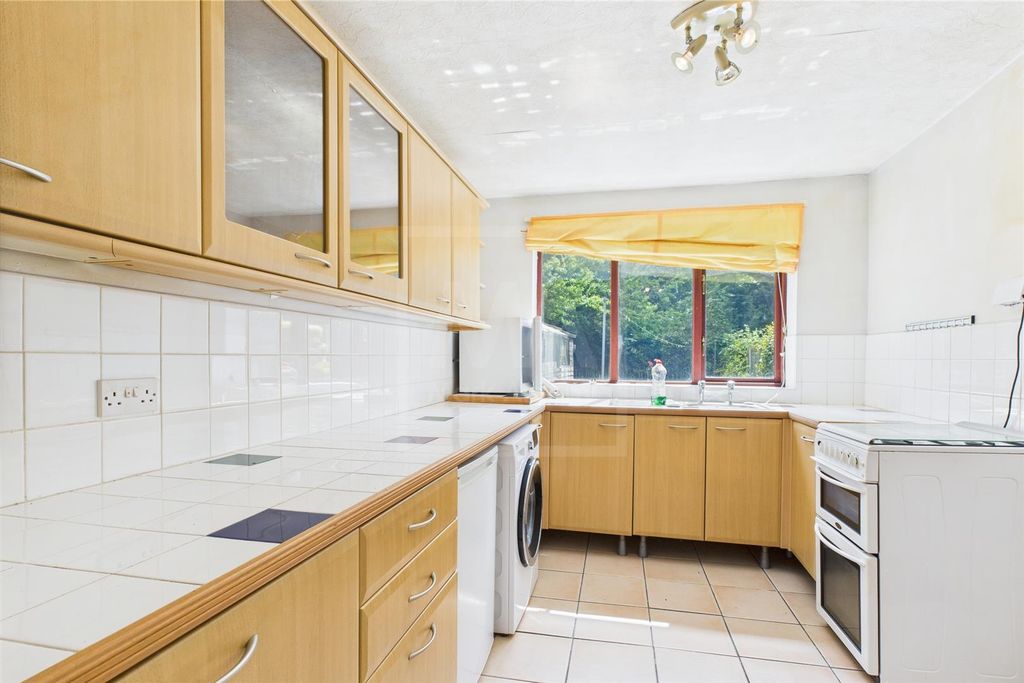 Property photo 3 of 18 Kitchen