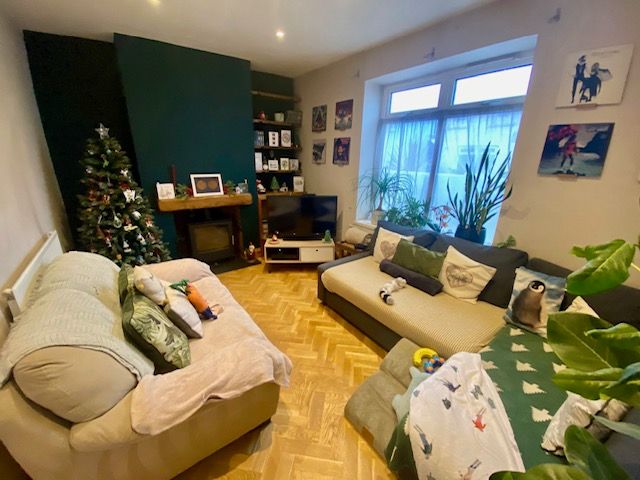 Property photo 2 of 10 Living Room