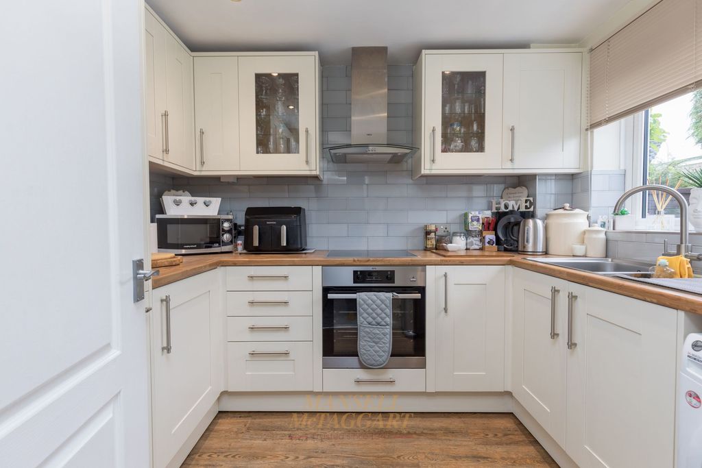 Property photo 2 of 22