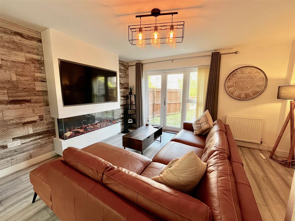 Property photo 2 of 14 Lounge