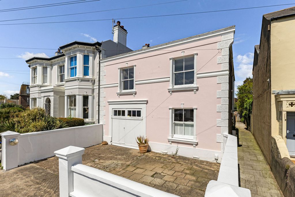 Property photo 1 of 23