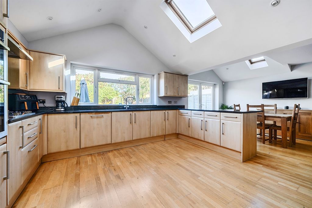 Property photo 3 of 12