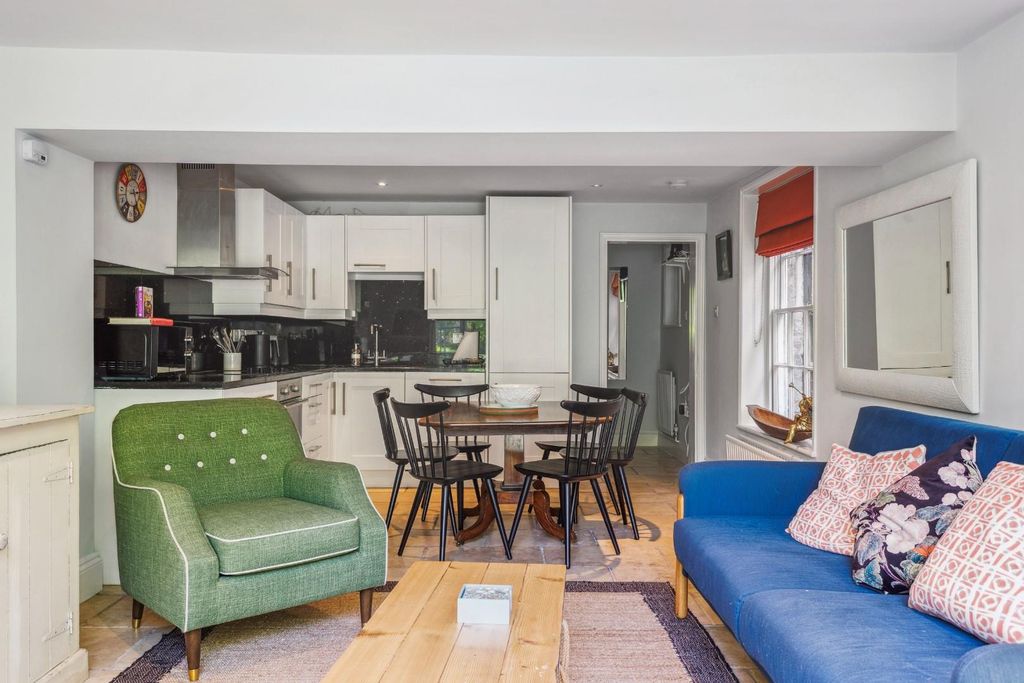 Property photo 3 of 15 91653_Flat 2 11 St Nicholas Road(8).Jpg