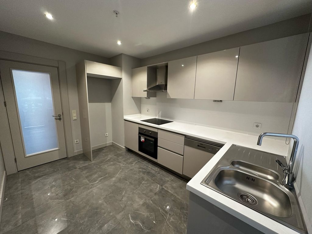 Property photo 3 of 21 Asian Istanbul Sea View Apartments - Kartal - Modern Kitchen