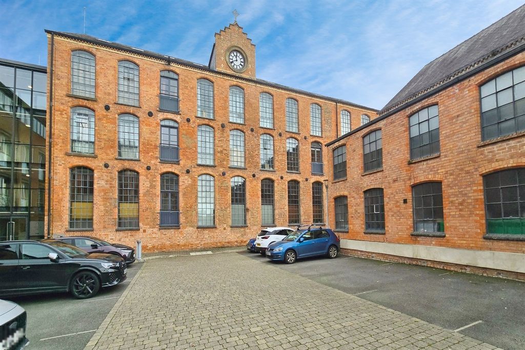 Property photo 1 of 10 (Main)