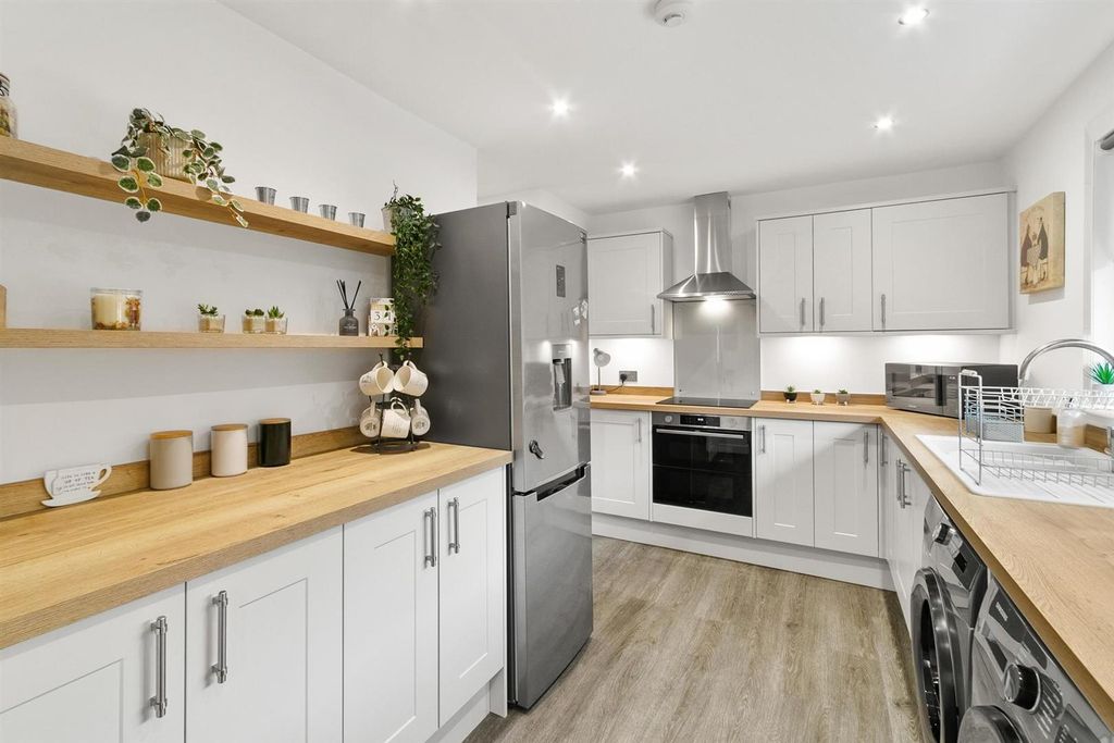 Property photo 3 of 25