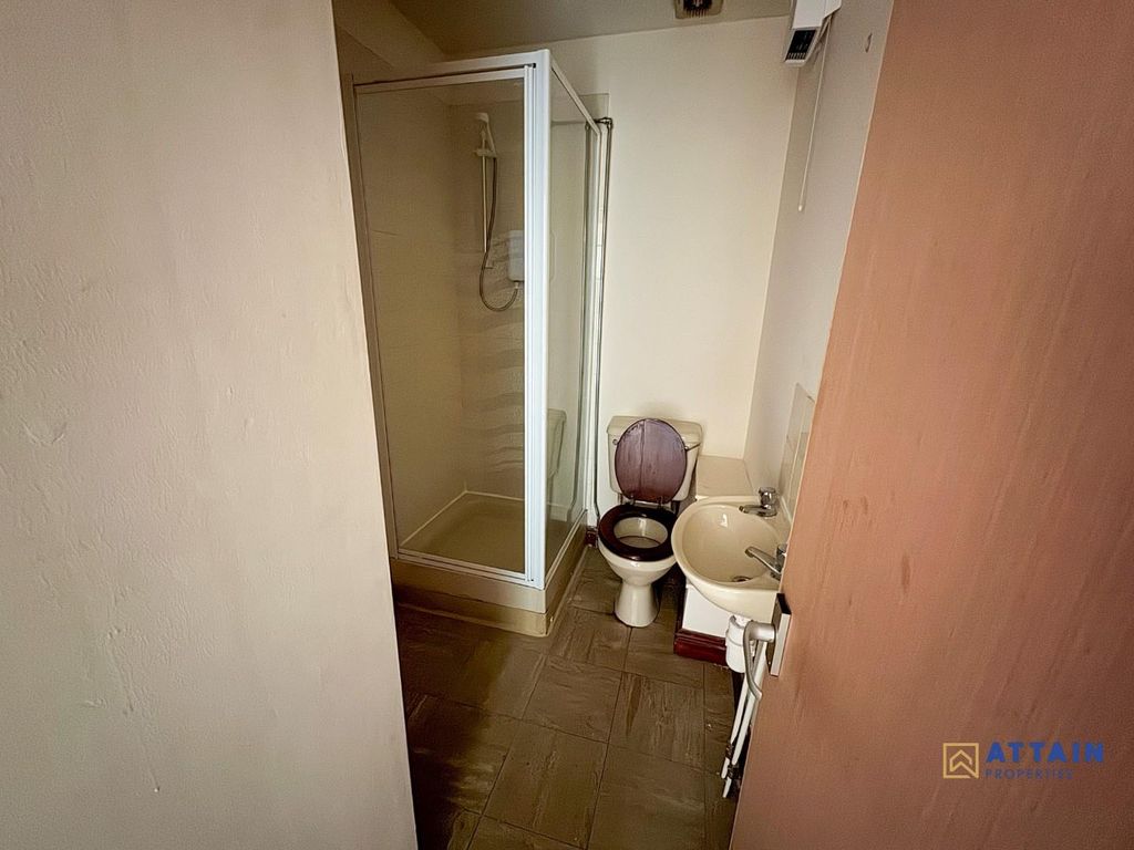Property photo 3 of 6 Bathroom.Jpg