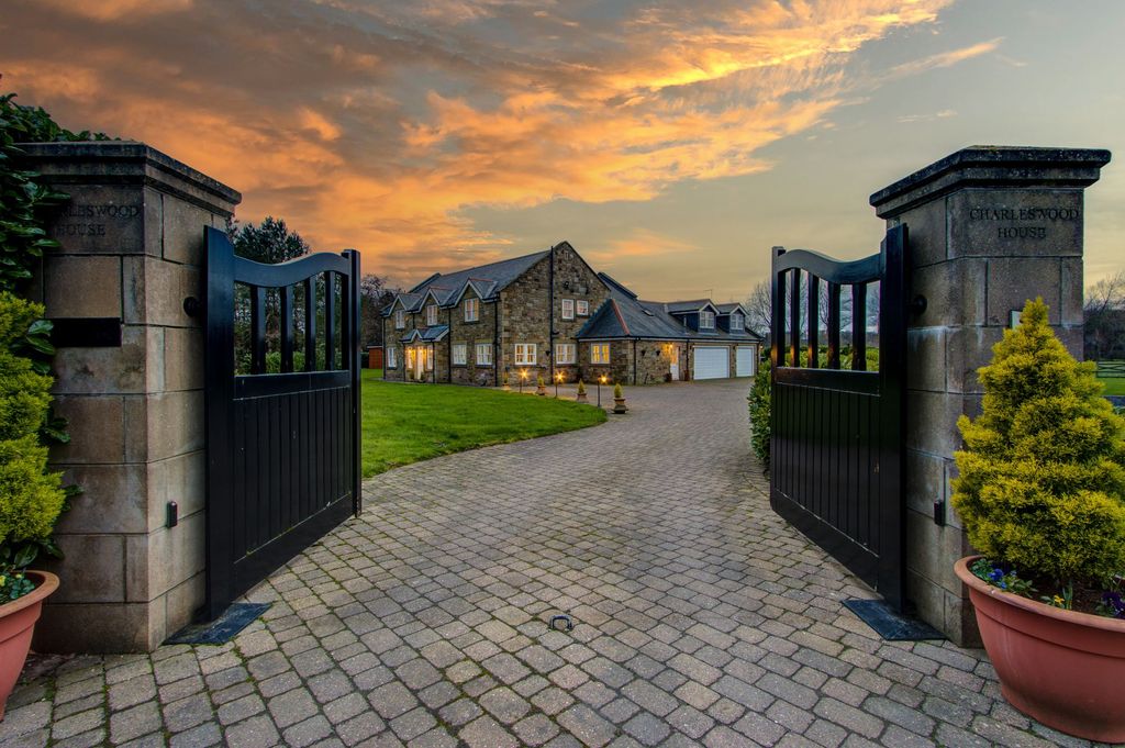 Property photo 1 of 55 Entrance To Charleswood House