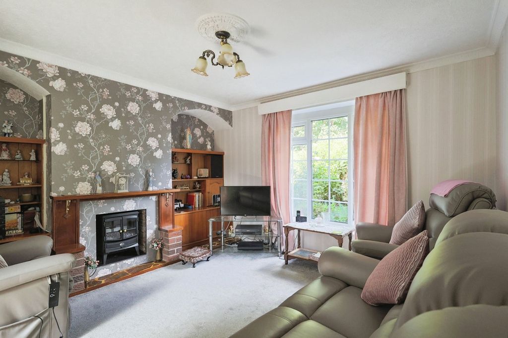 Property photo 2 of 17 Photo
