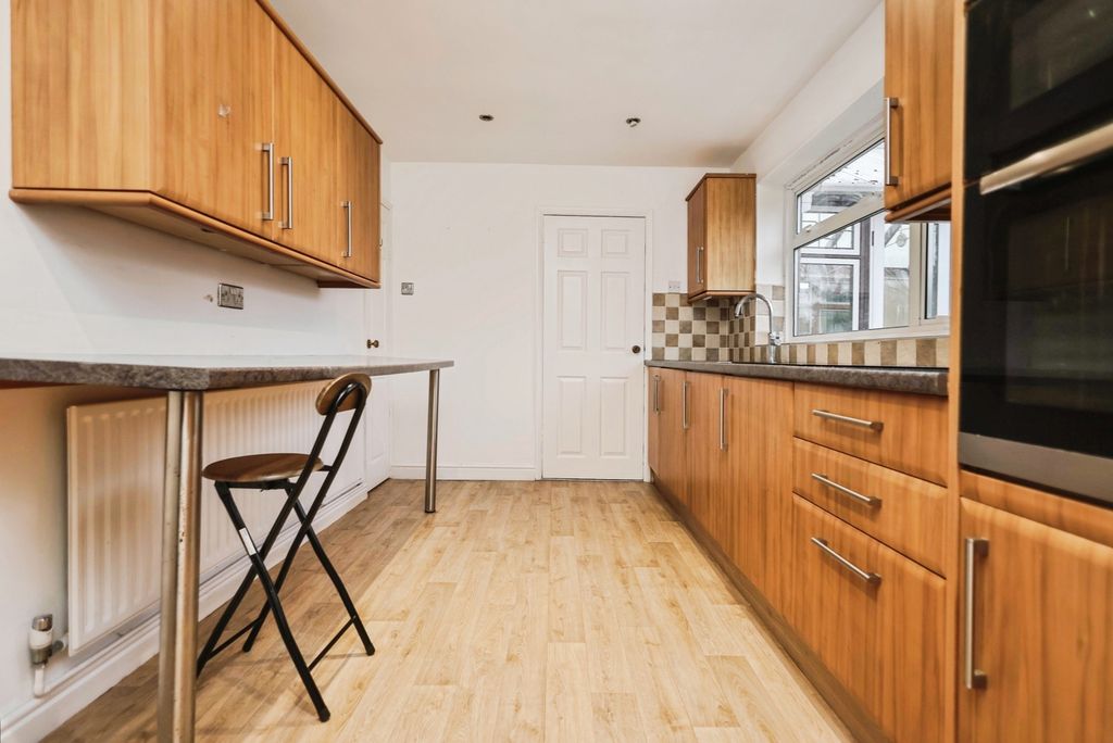 Property photo 2 of 20 Kitchen