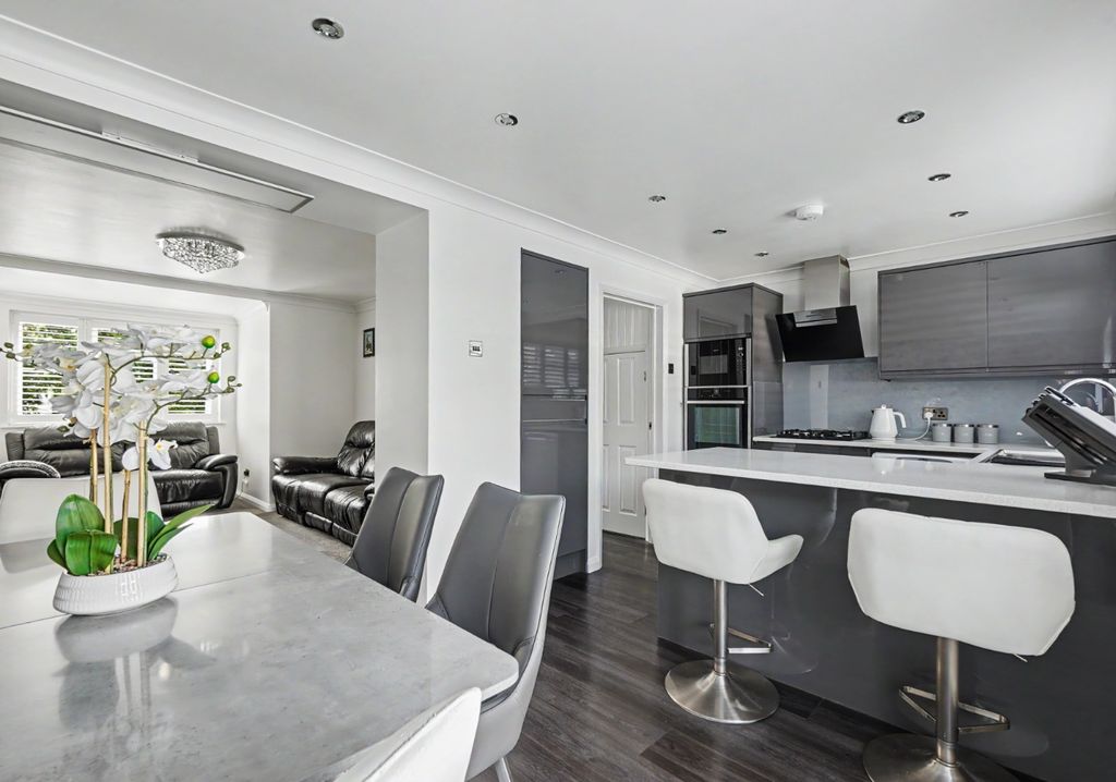 Property photo 3 of 16 4025836