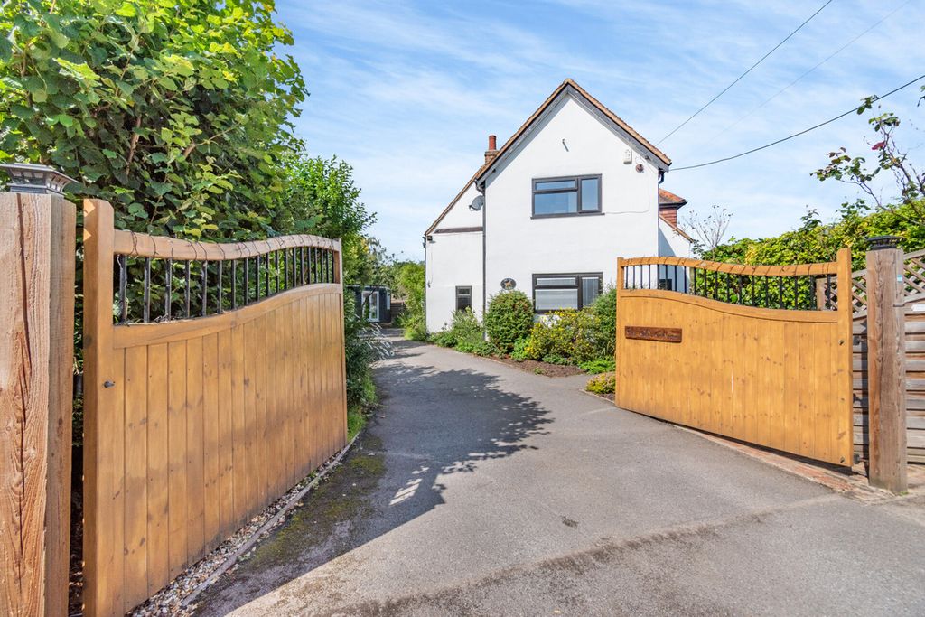 Property photo 2 of 36