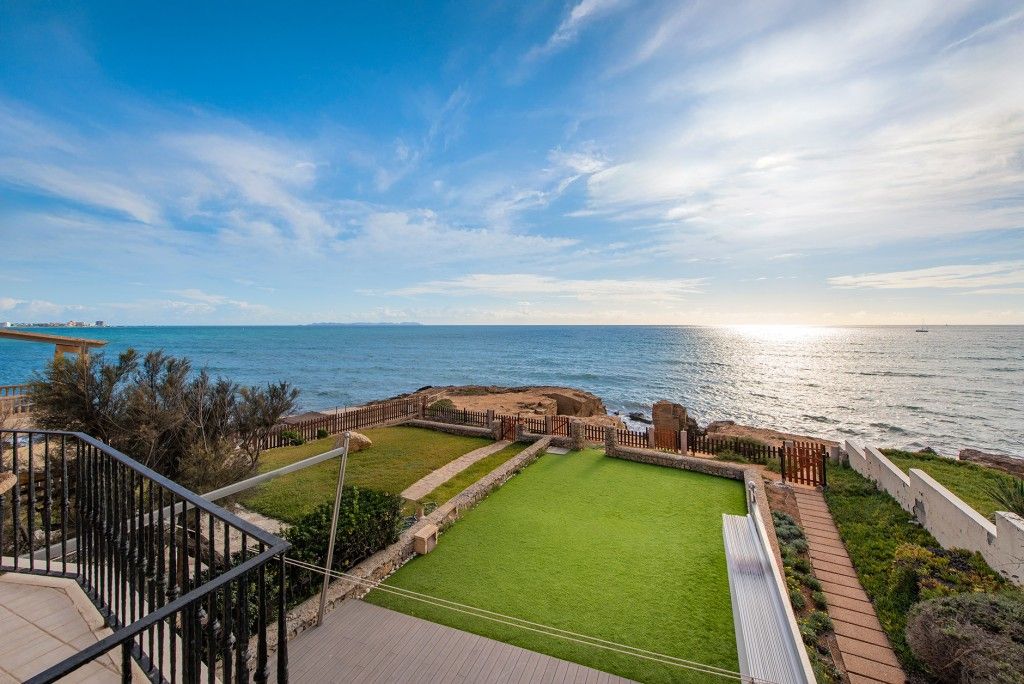 Property photo 2 of 20 View