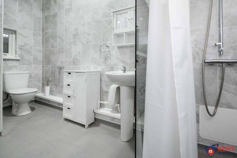 Property photo 3 of 9 Photo 6