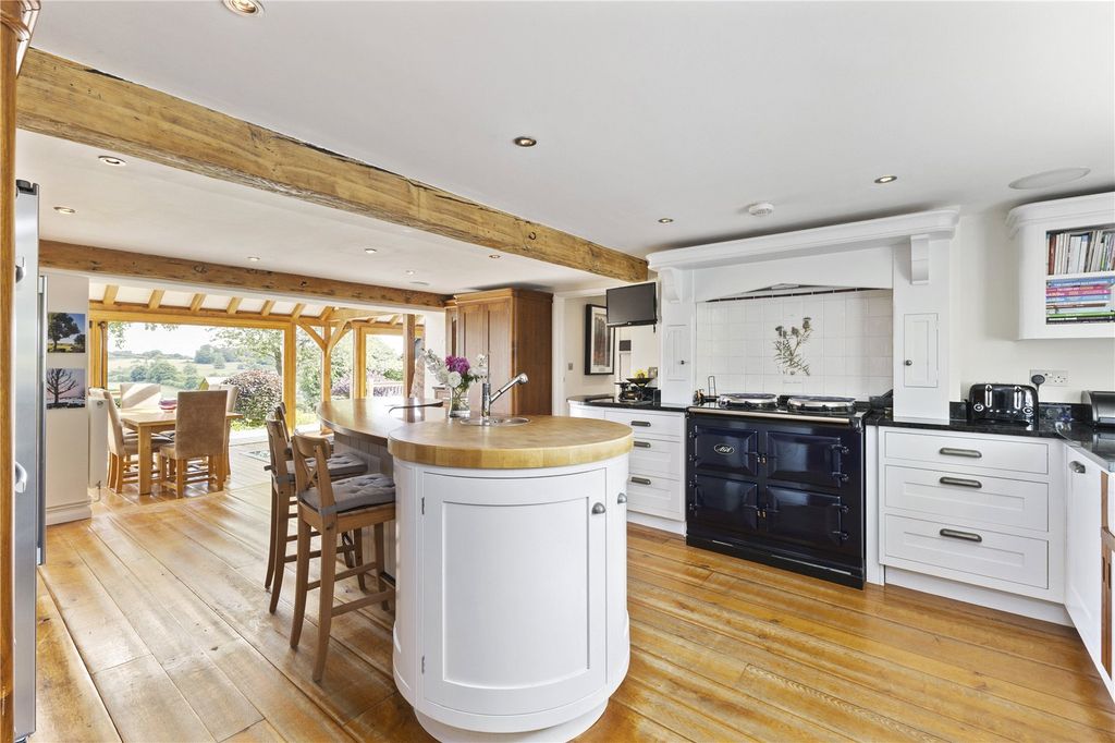 Property photo 3 of 26 Kitchen