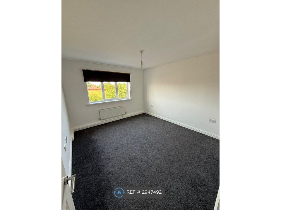 Property photo 3 of 6 Living Room