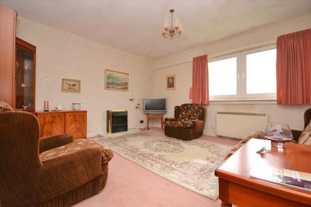 Property photo 2 of 14 Lounge