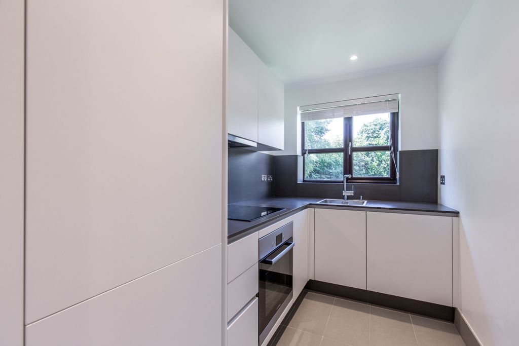 Property photo 1 of 10 Kitchen