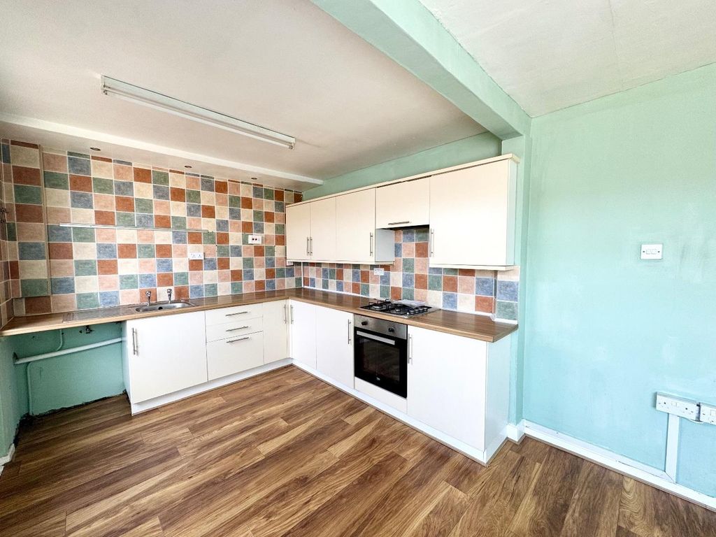 Property photo 3 of 13 Kitchen
