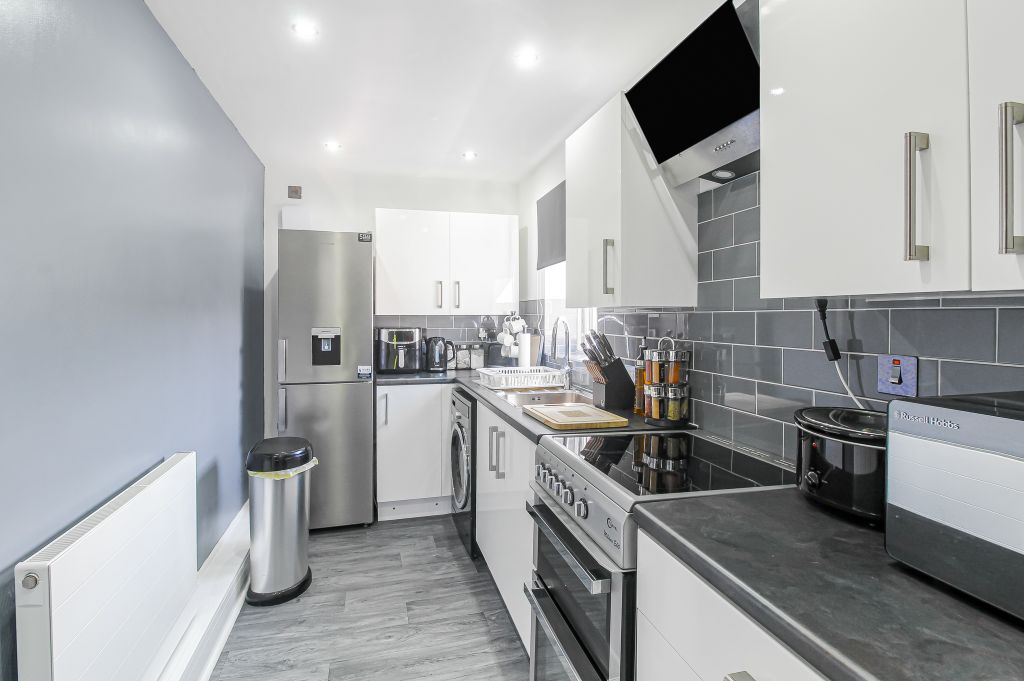Property photo 2 of 15 Advert-12