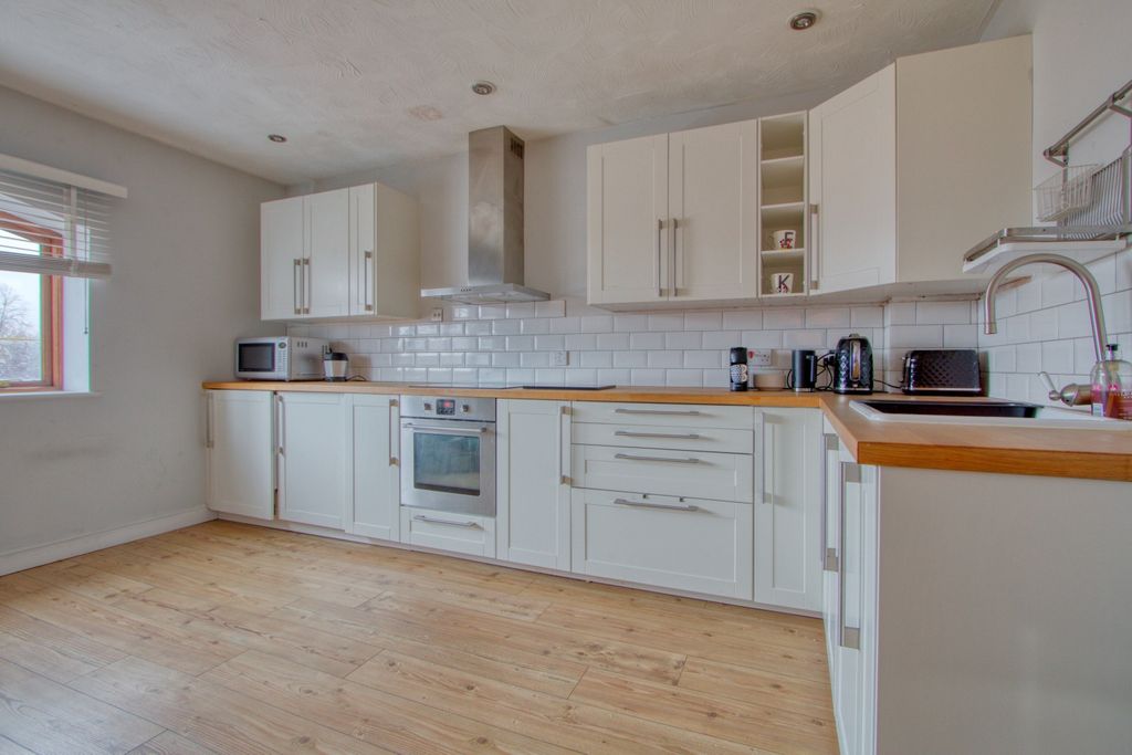 Property photo 3 of 10 Img_4962_5