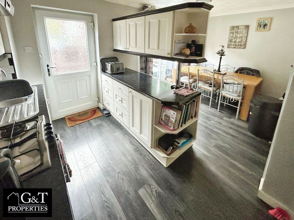 Property photo 2 of 21 Kitchen/Diner