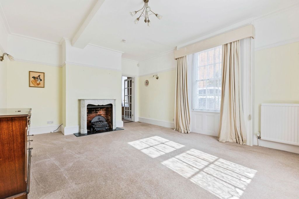 Property photo 2 of 26