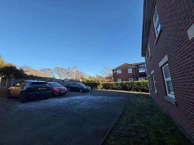 Property photo 2 of 8 Parking