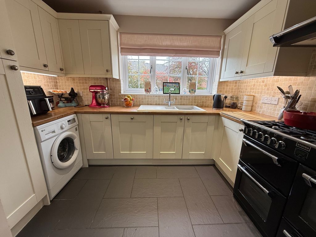 Property photo 2 of 17 Kitchen -Angle 3