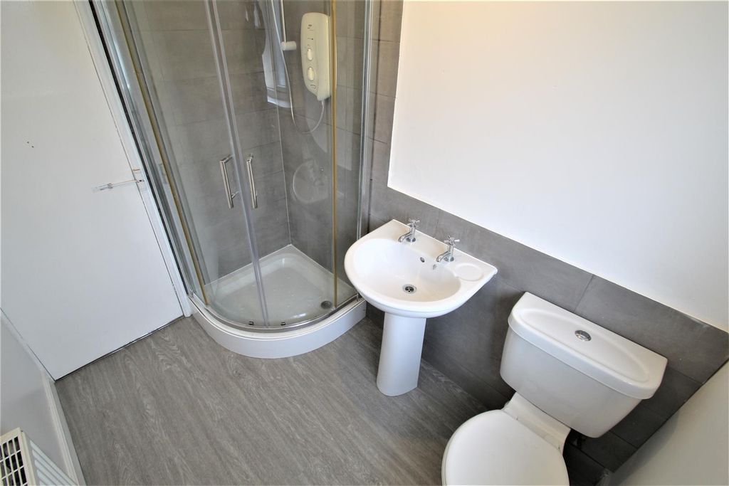 Additional image 8 of 5 bed terraced house to rentEstcourt Terrace, Headingley, Leeds, West Yorkshire LS6